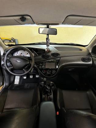 FORD FOCUS 1.6 GL 8V GASOLINA 4P MANUAL